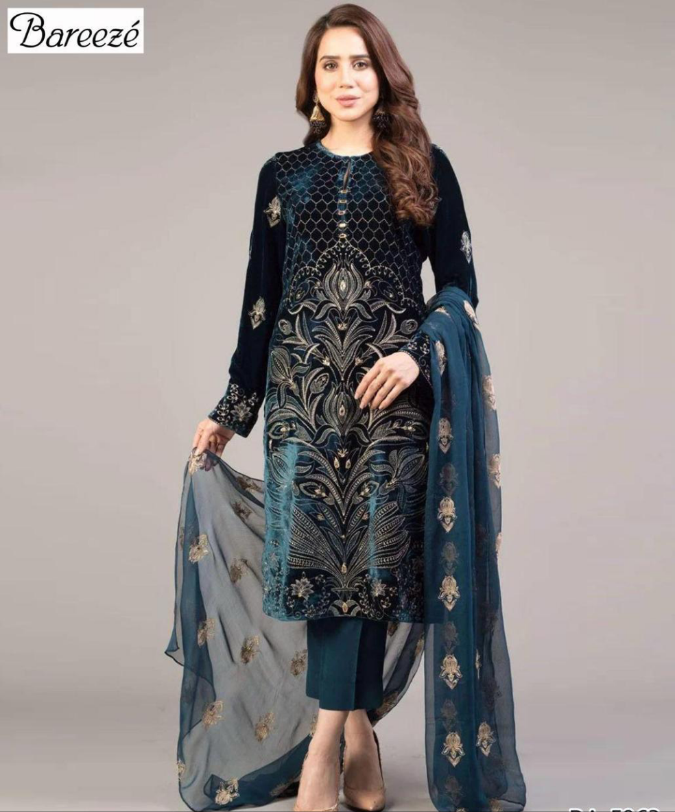 Stunning 3 Pcs Embroidered Lawn Suit Set in Blue